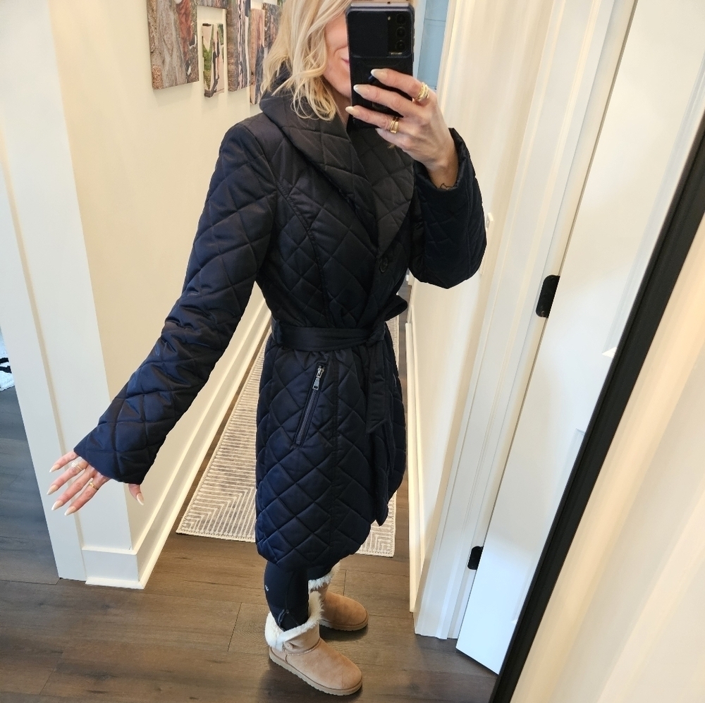 T Tahari Navy Quilted Belted Coat - Size S - Picture 6 of 16